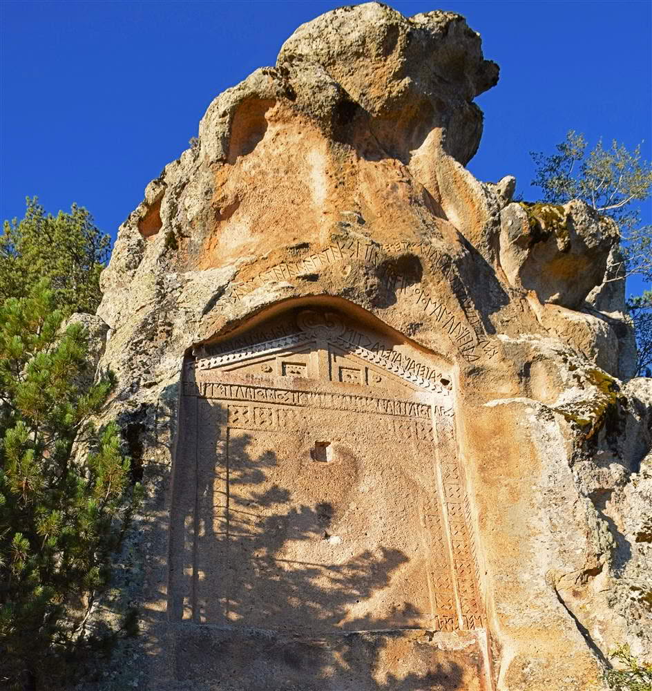 Areyastis / Arezastin (Küçük Yazılıkaya) Anıtı