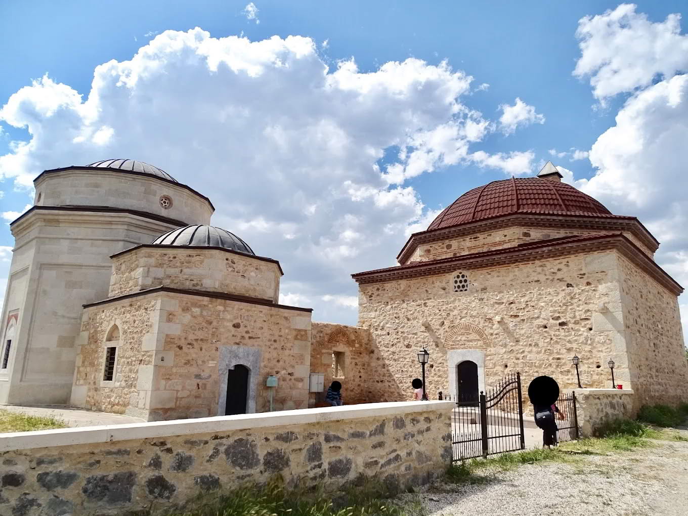 Üryan Baba Türbesi