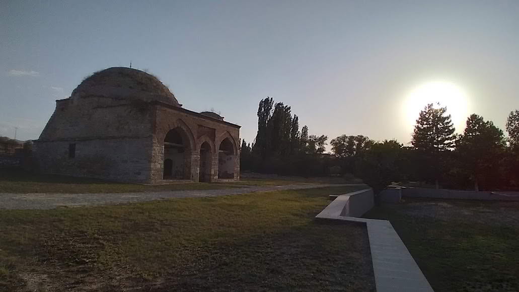 Hamamkarahisar Camii ve Hamamı