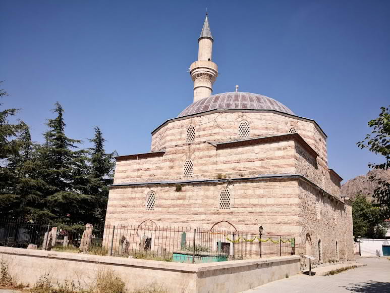 Kurşunlu Camii ve Şeyh Baba Yusuf Türbesi (Sivrihisar)