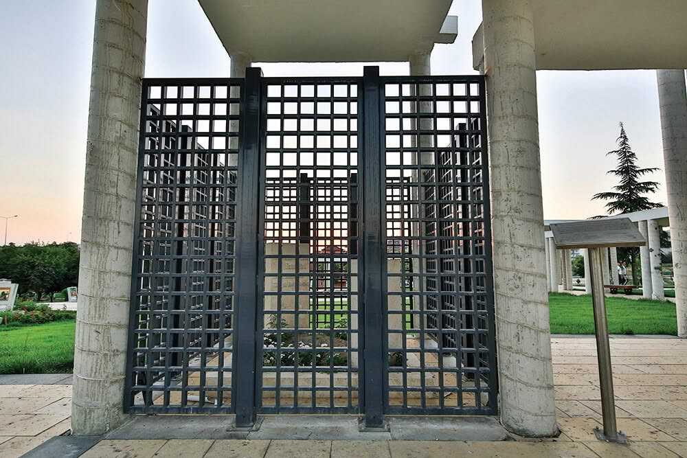 Nasreddin Hoca Anıt Mezarı ve Kızının Mezarı