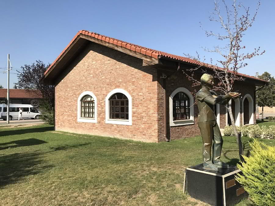 Prof. Atilla Özer Karikatürlü Ev